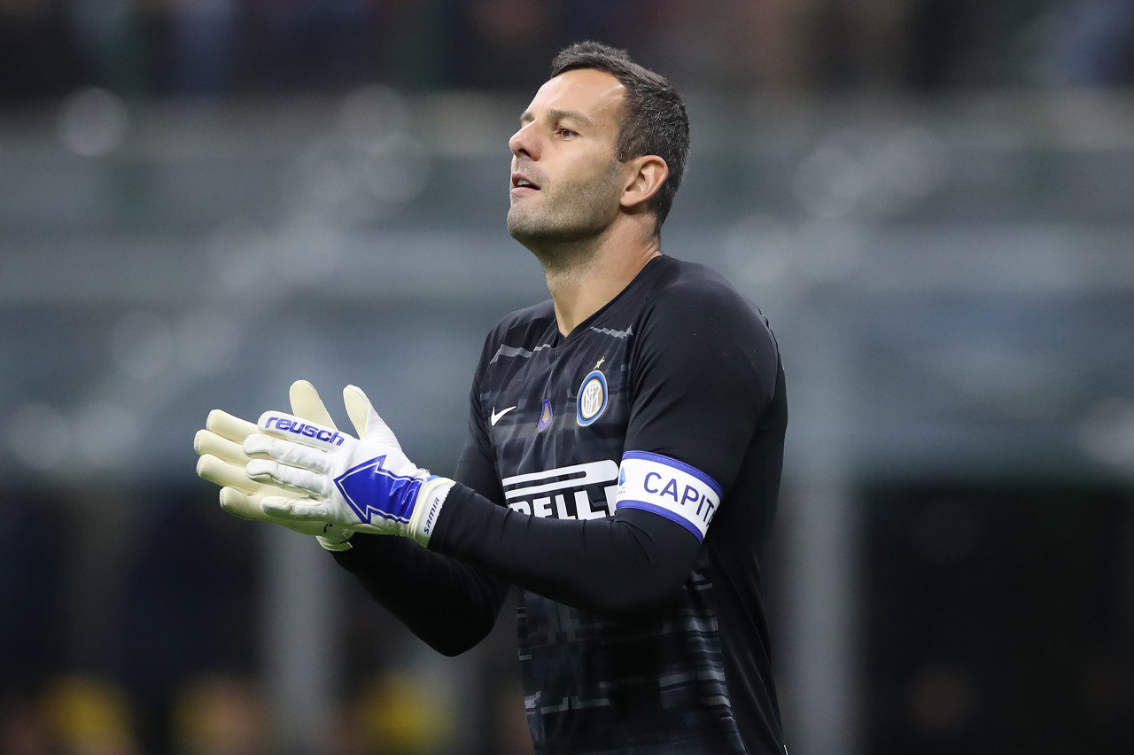 客场2-1力克中国香港，新加坡时隔41年重返亚洲杯正赛