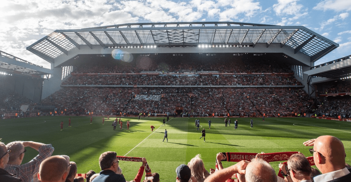 82岁前曼联球星中370万大奖 曾躲过慕尼黑空难（82岁前曼联名宿喜中370万大奖，曾在慕尼黑空难中幸存）