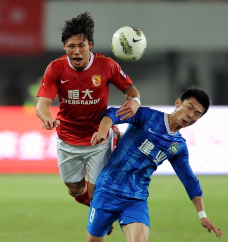 科贝电台：巴萨邀请小罗担任明日开球嘉宾，但后者不会出席（科贝电台：巴萨邀小罗任明日开球嘉宾，但他将缺席）