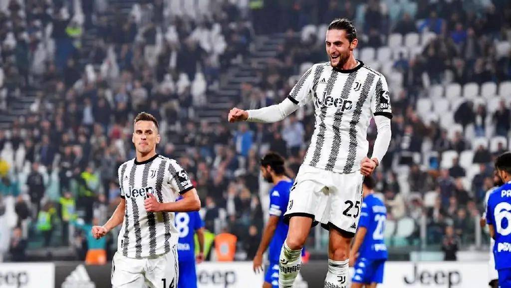 里夫斯：詹姆斯作为最伟大的球员，愿意为了正确选择牺牲自己