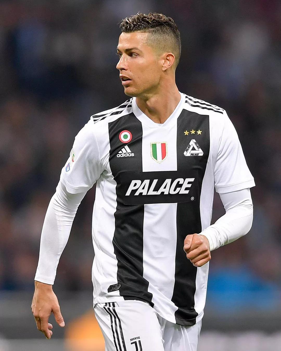 英超战报：萨沃纳破门，怀特建功，诺丁汉森林3-0利物浦（英超快讯：萨沃纳破门、怀特建功，诺丁汉森林3-0完胜利物浦）